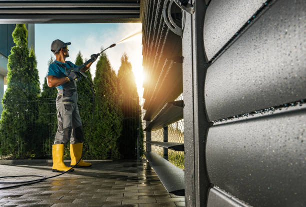 Best Driveway Pressure Washing  in Newstle, CA
